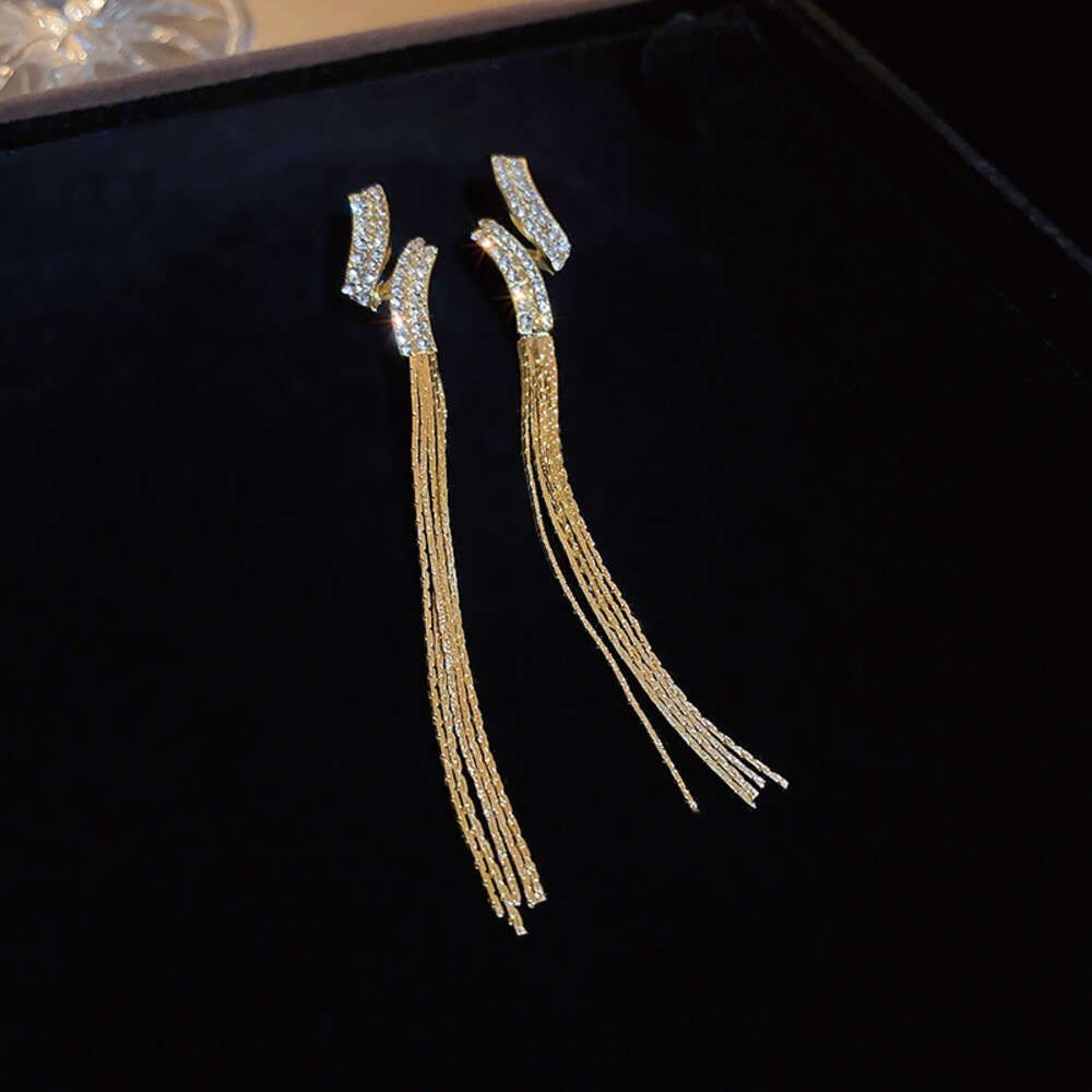 22 # Silver Needle - Gold Diamond Tassel