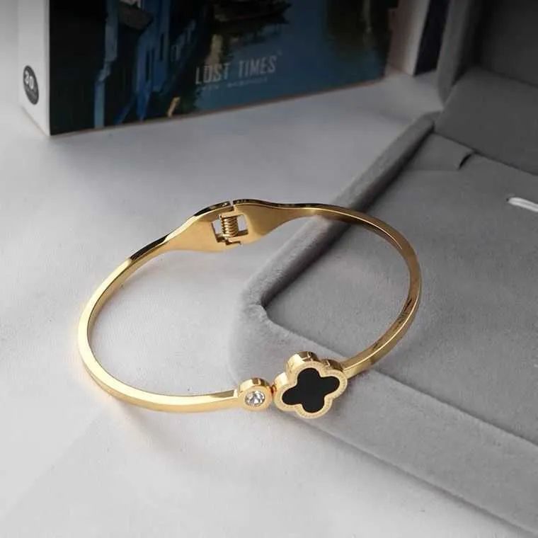 Z5020- Gold Black Clover Bracelet