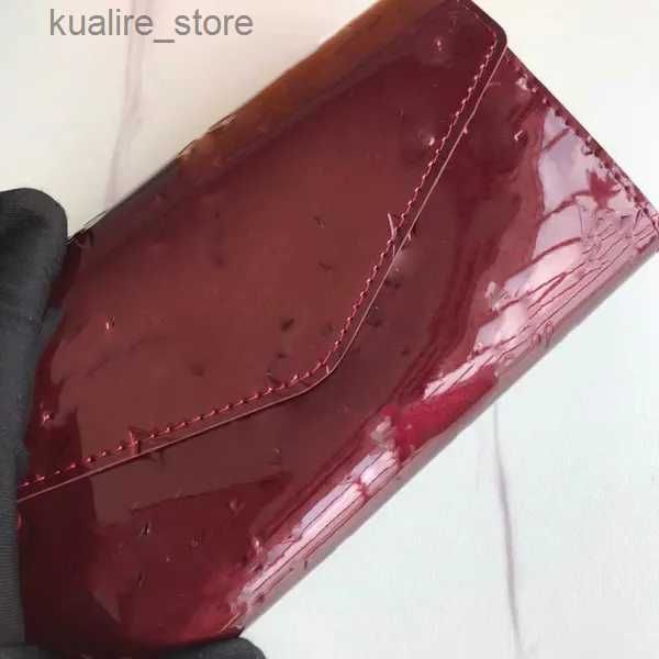 Tamanho de couro de patente vermelho escuro