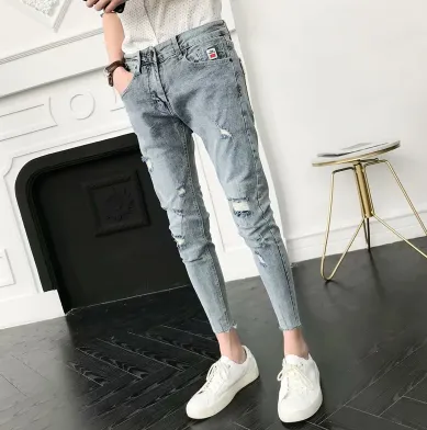 9028 Jeans