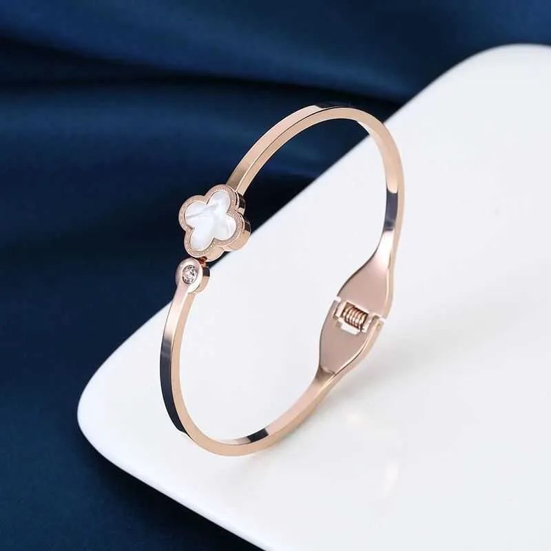 Z5019 Rose Gold White Clover Bransoletka