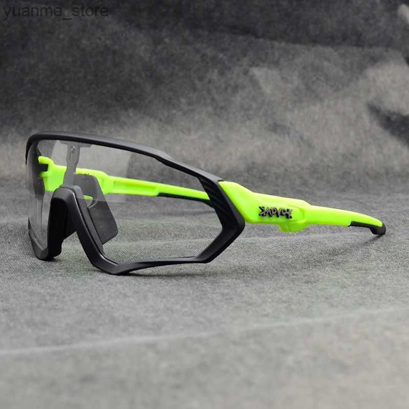 Photochromic C23