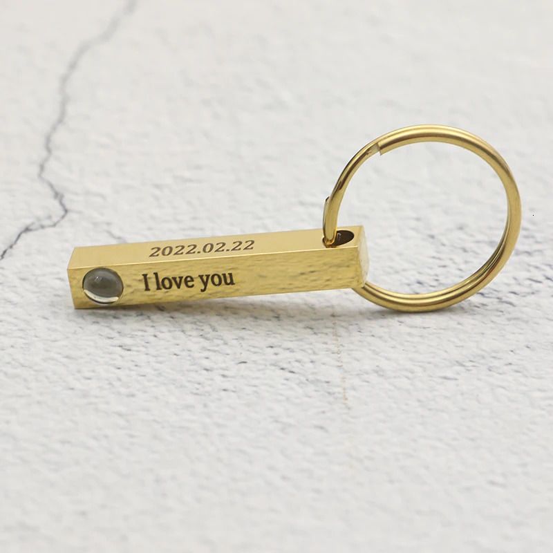 Keychain Gold-text Carve 3-sidan