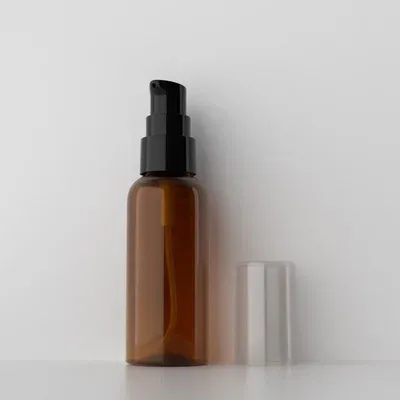 Garrafa plástica marrom de 50ml preta