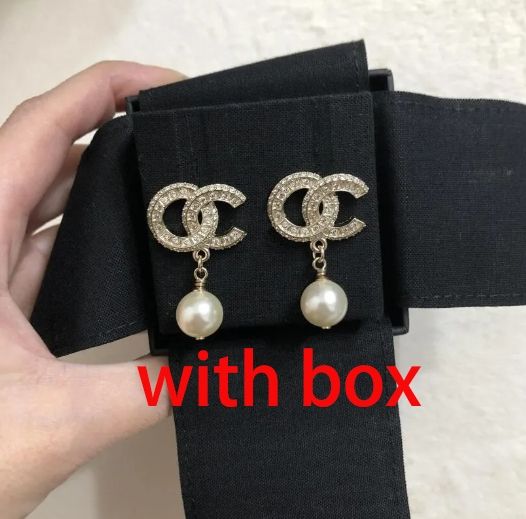 örhängen med Pearl+Box