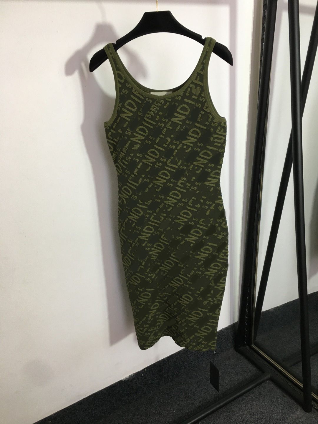 Sleeveless dress 3