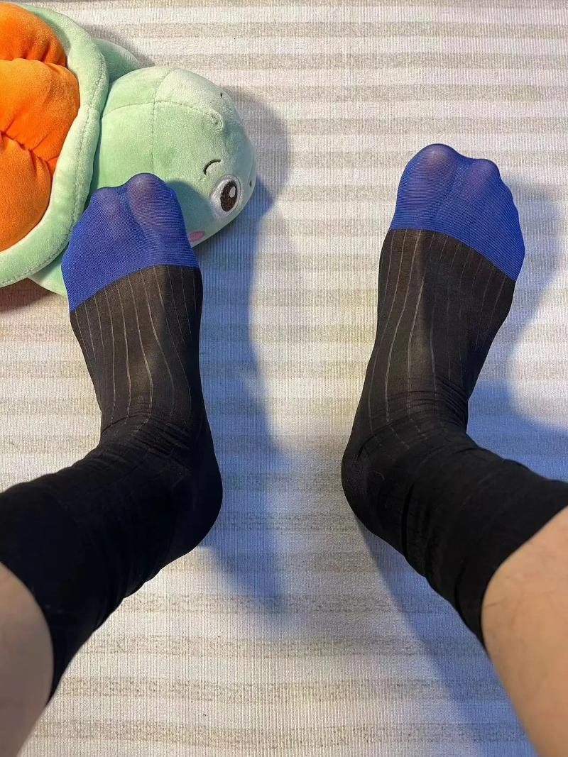 2 Black Socks