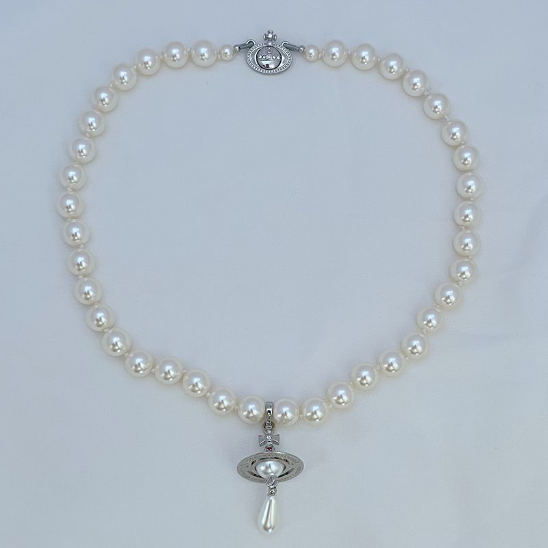 silvery necklace