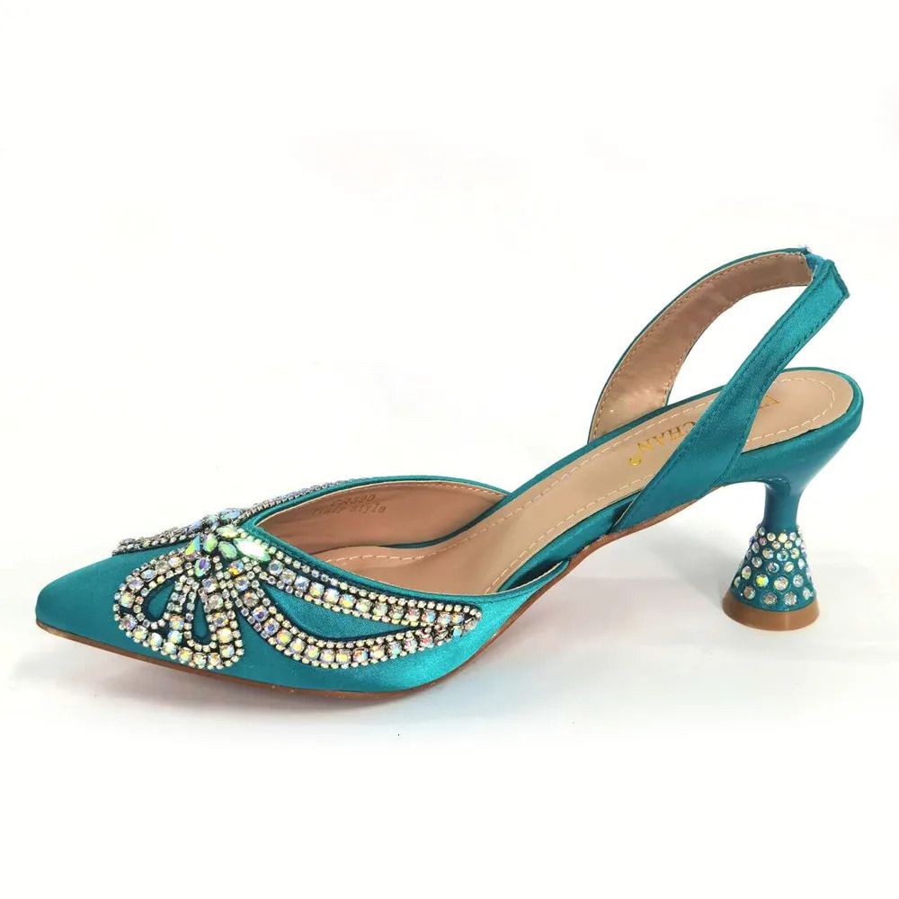 A Pairshoes Aquablue