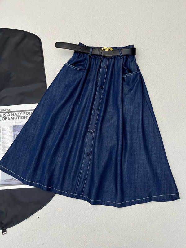 Navy blau