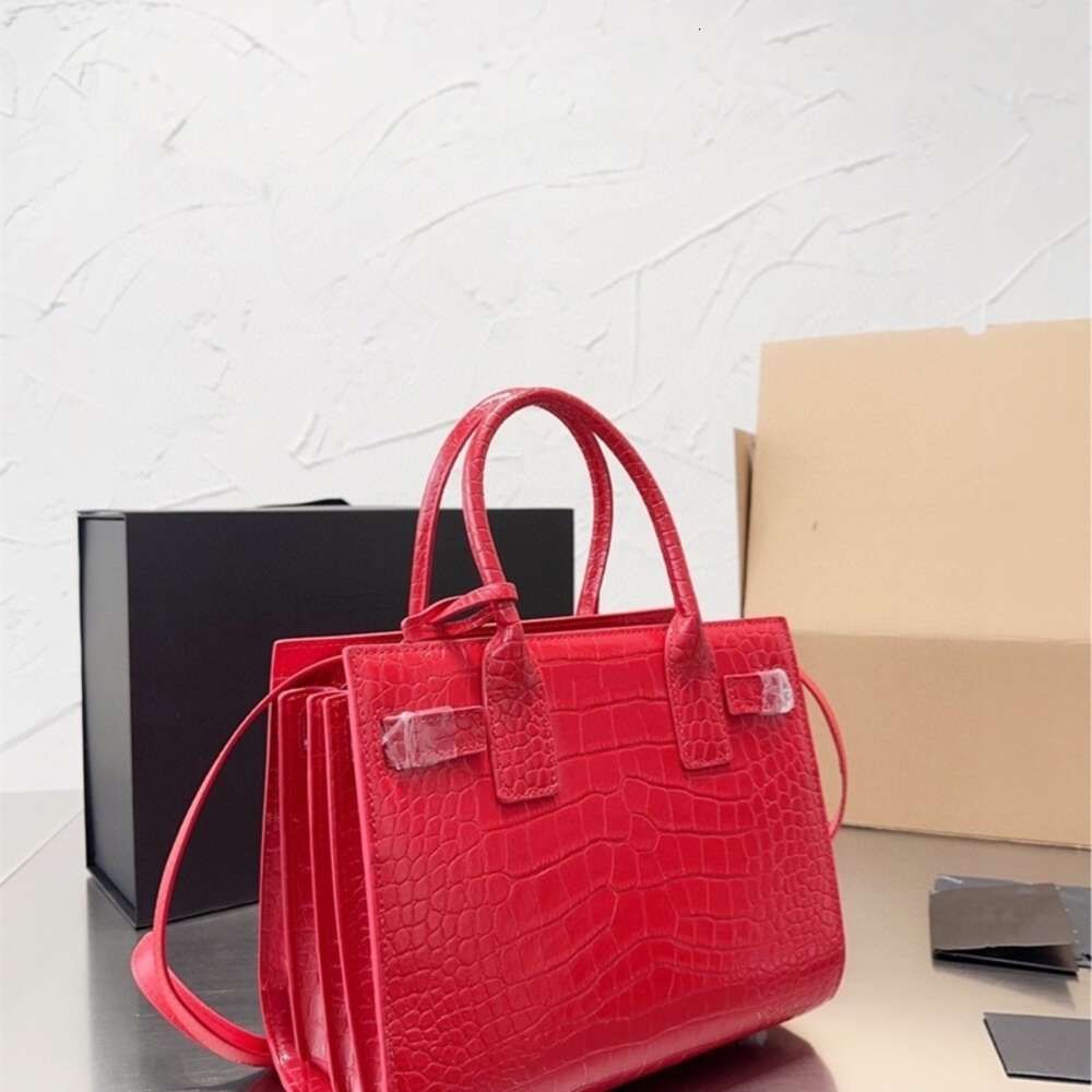 Crocodile Pattern Red 26cm