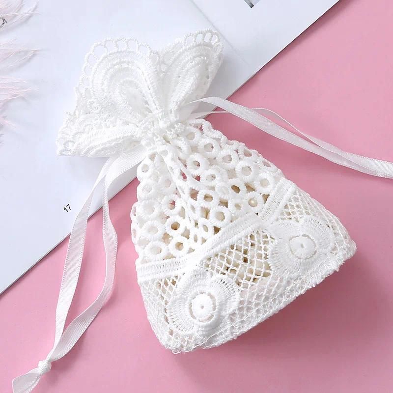 Round hole lace white 10x14cm