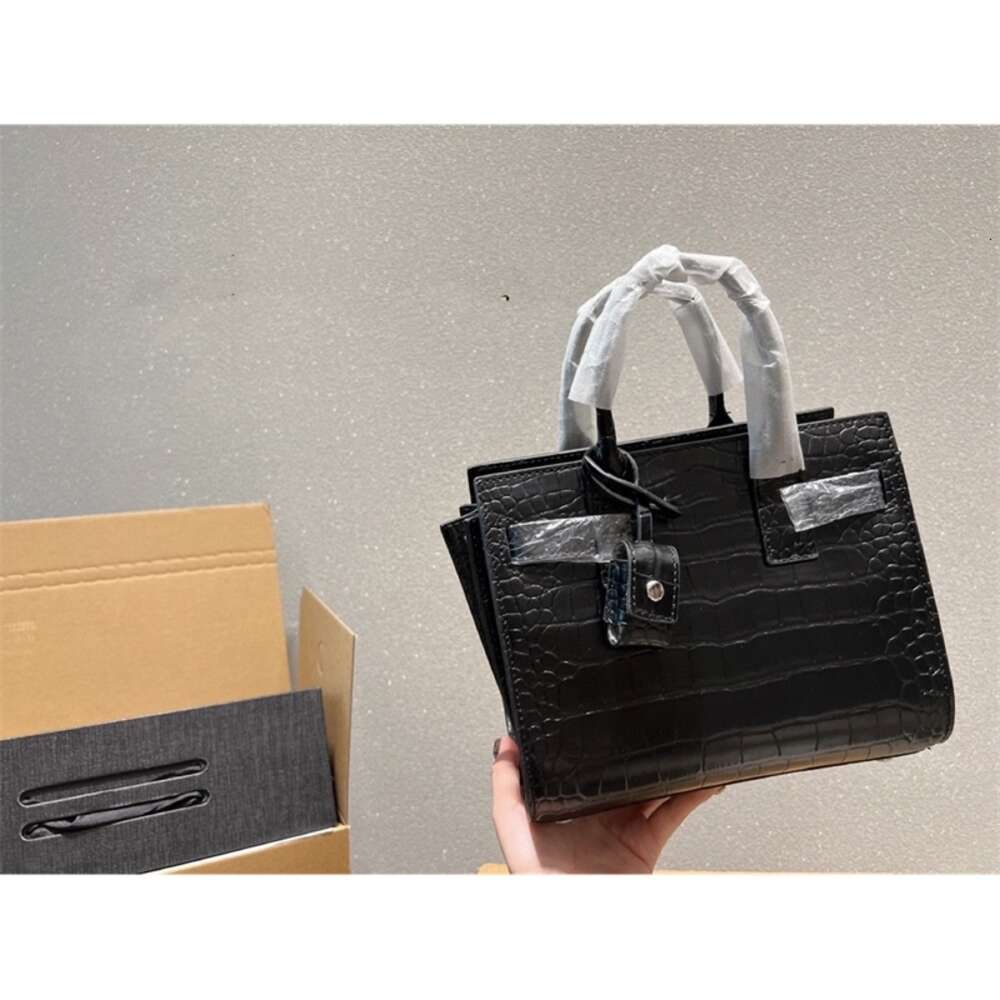 Crocodile Black 22cm