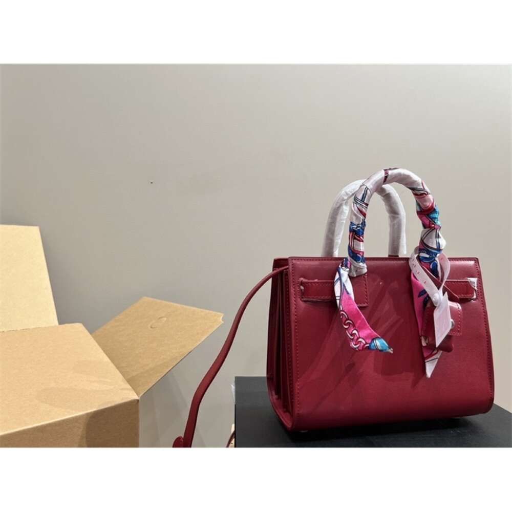 Plain Wine Red 22cm