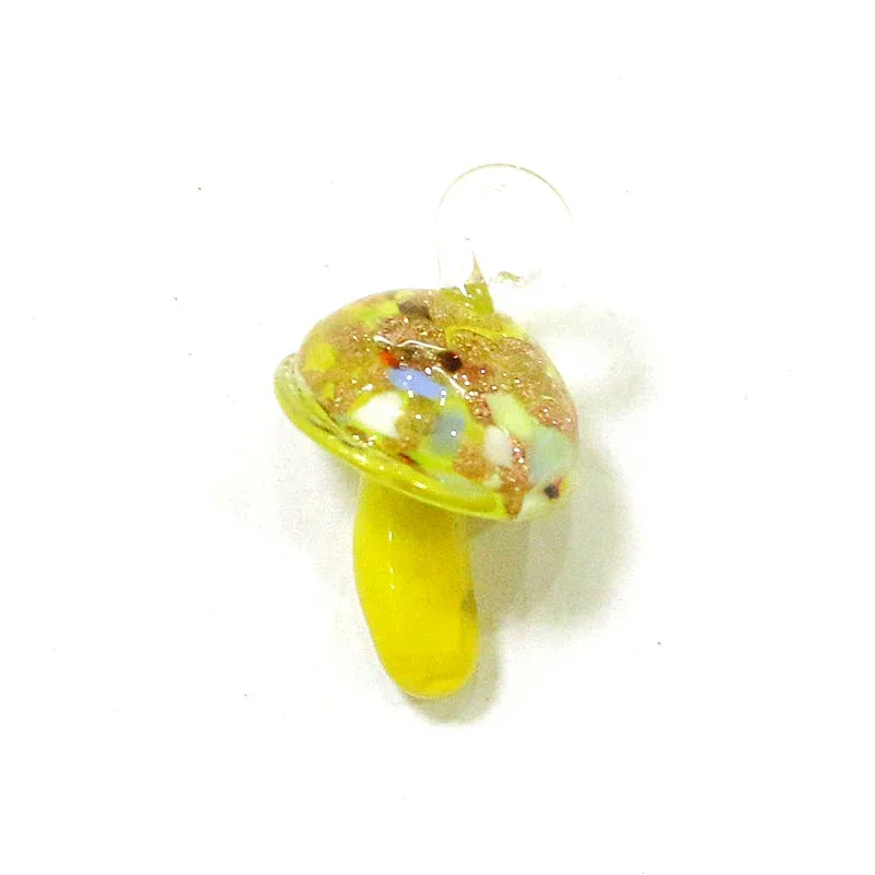 Environ 2,7 x 2 cm de porcelaine jaune