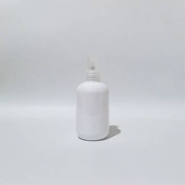 Botella de plástico blanca de 200 ml transparente.