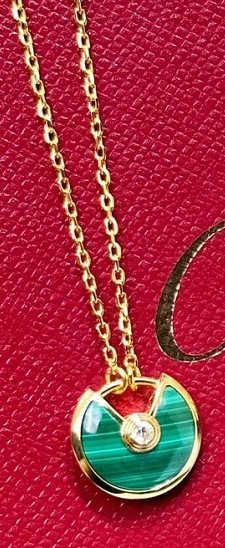 Goldene grüne Schale Amulett Halskette