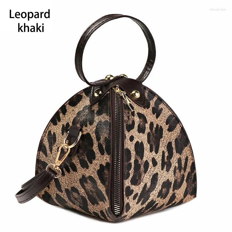 Leopard khaki