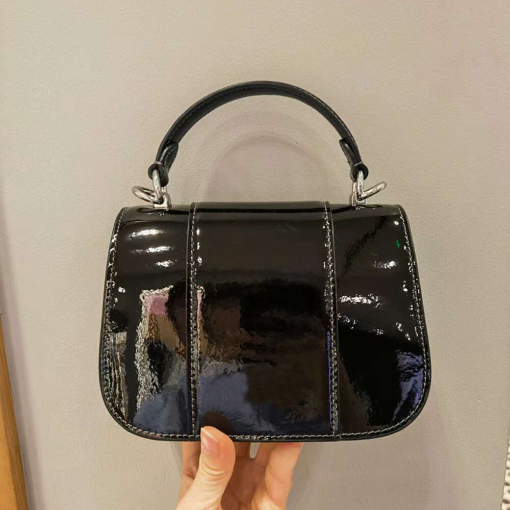 Cm579 Black Size: 17 x 8 x 12.5cm