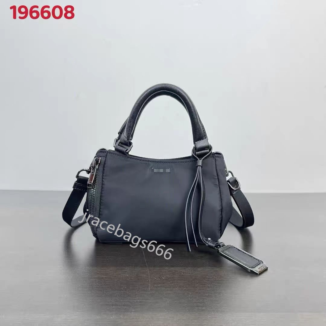 196608-black