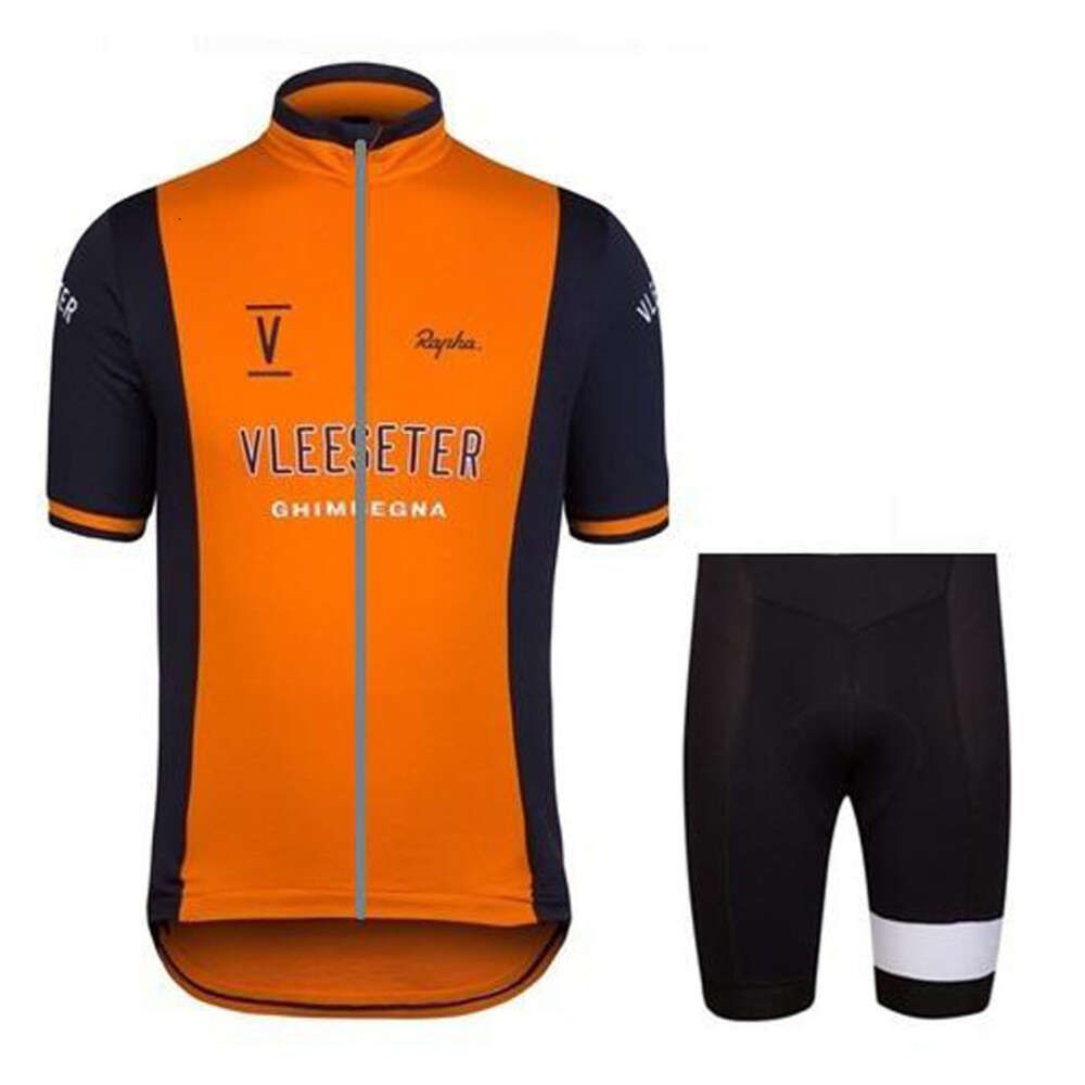 Jersey and bib shorts 05