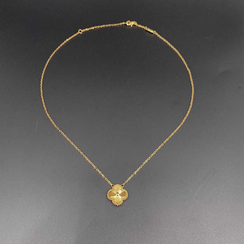 Gouden laserstijl ketting met vijf bloemen