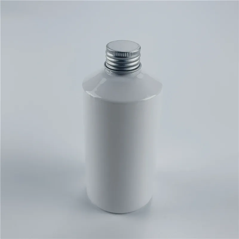 silver cap white