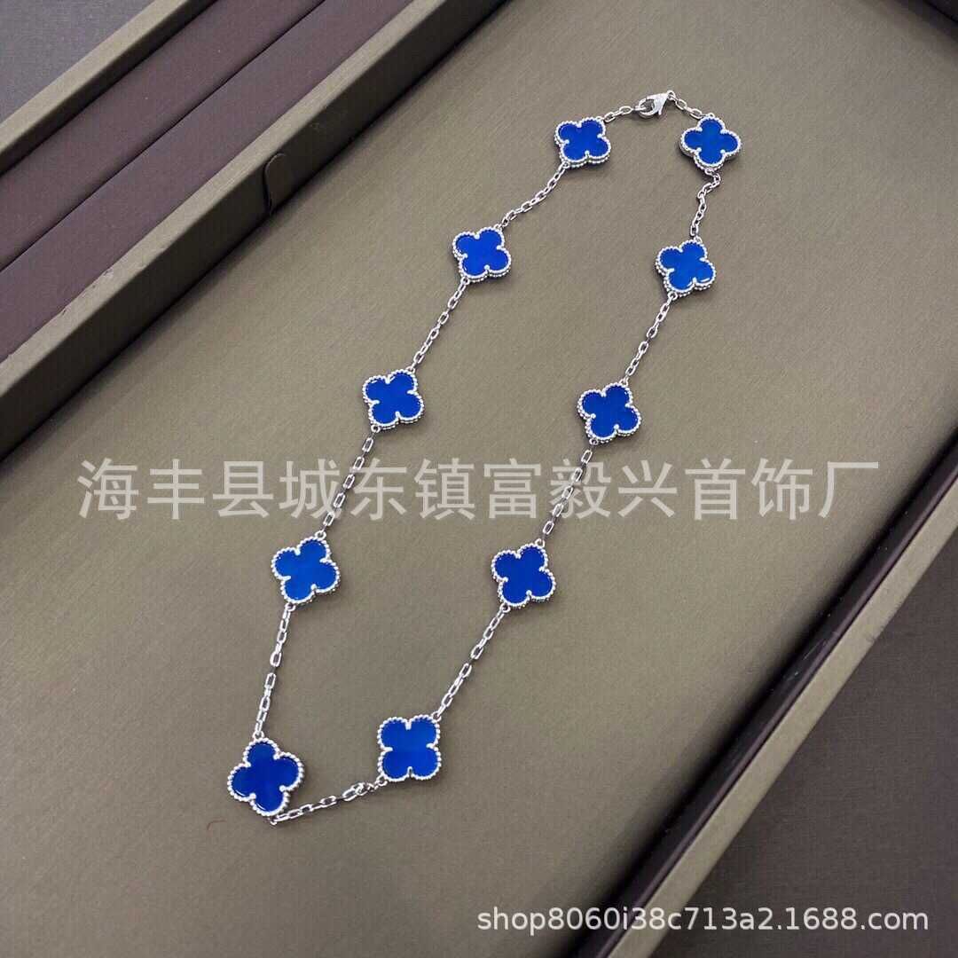 Silberne Halskette Blauer Chalcedon