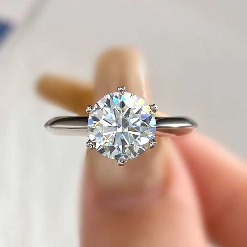 2 carat moissanite