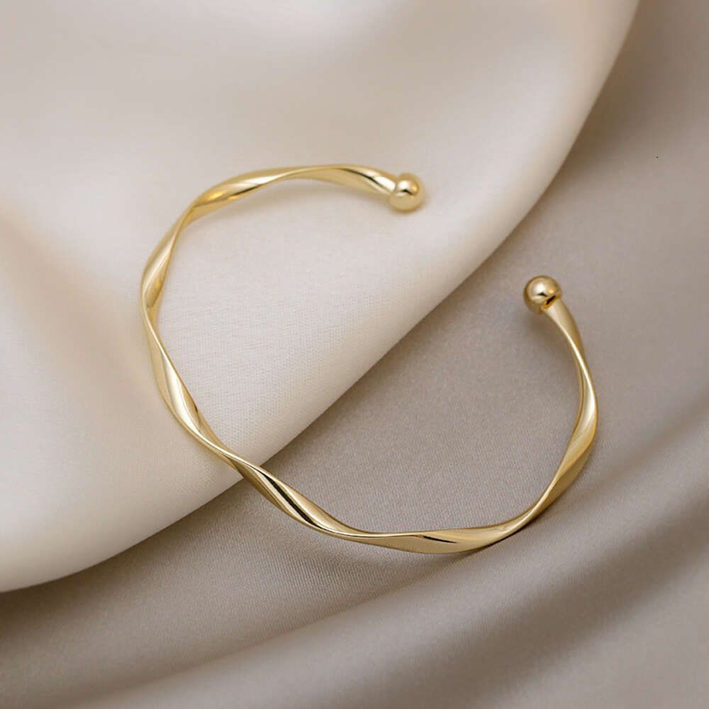 15 # Bracelet - Gold (Twisted)