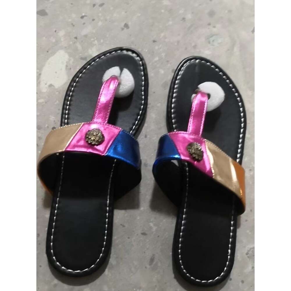 Färgade flip flops