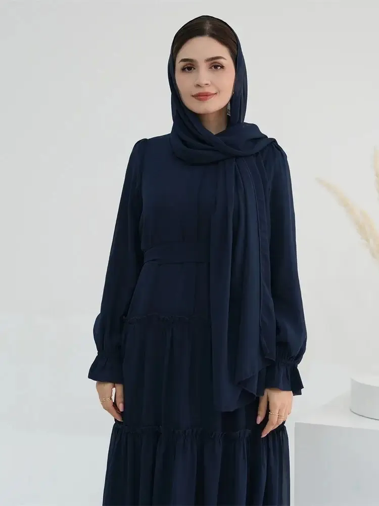 L blu scuro con hijab