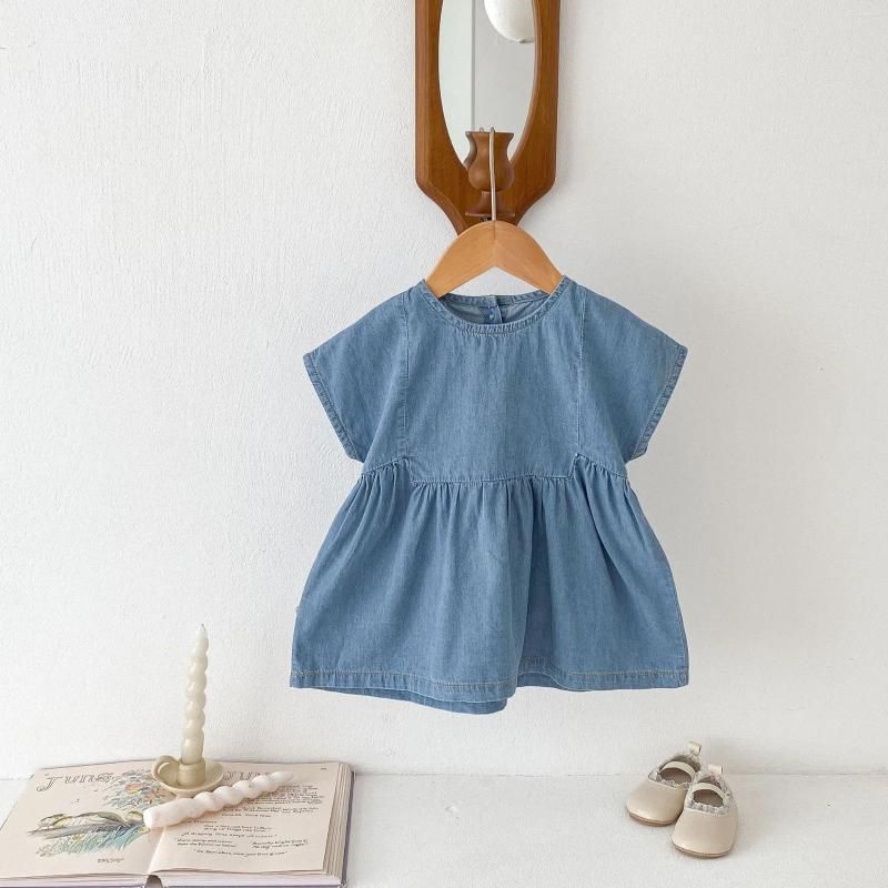 Short sleeved dress