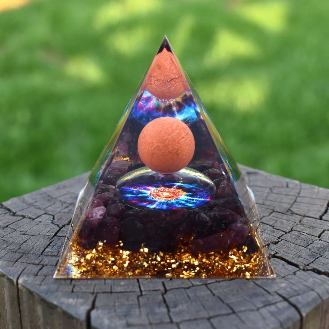 Metallfärg: Q -pyramid med lampa