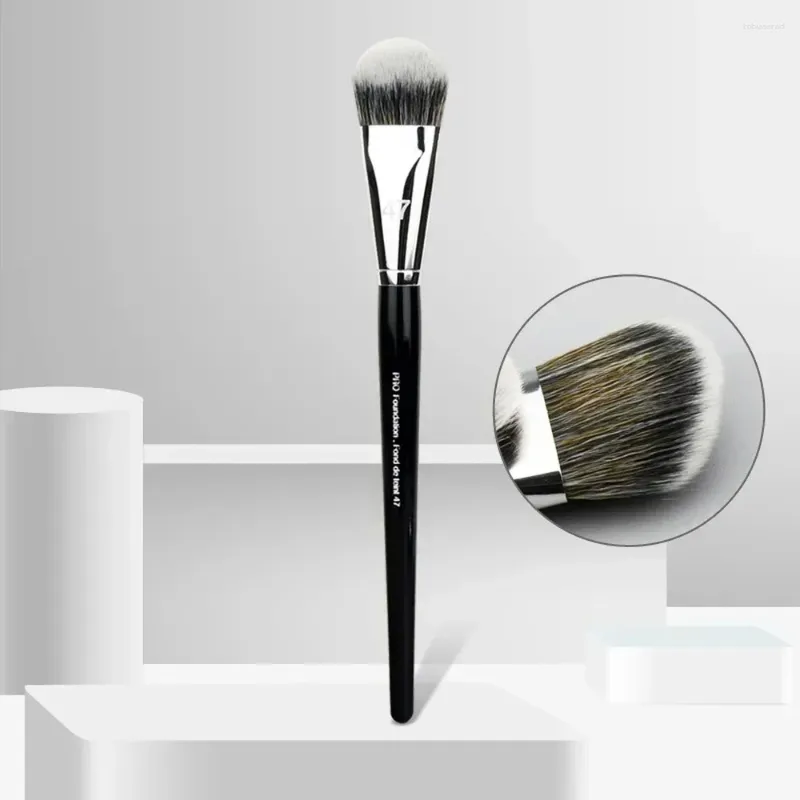 Foundation brush