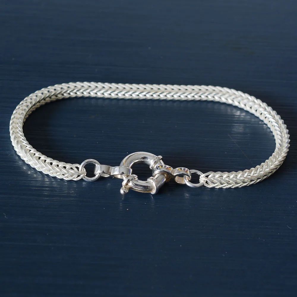 Gem Color:with nautical clasp