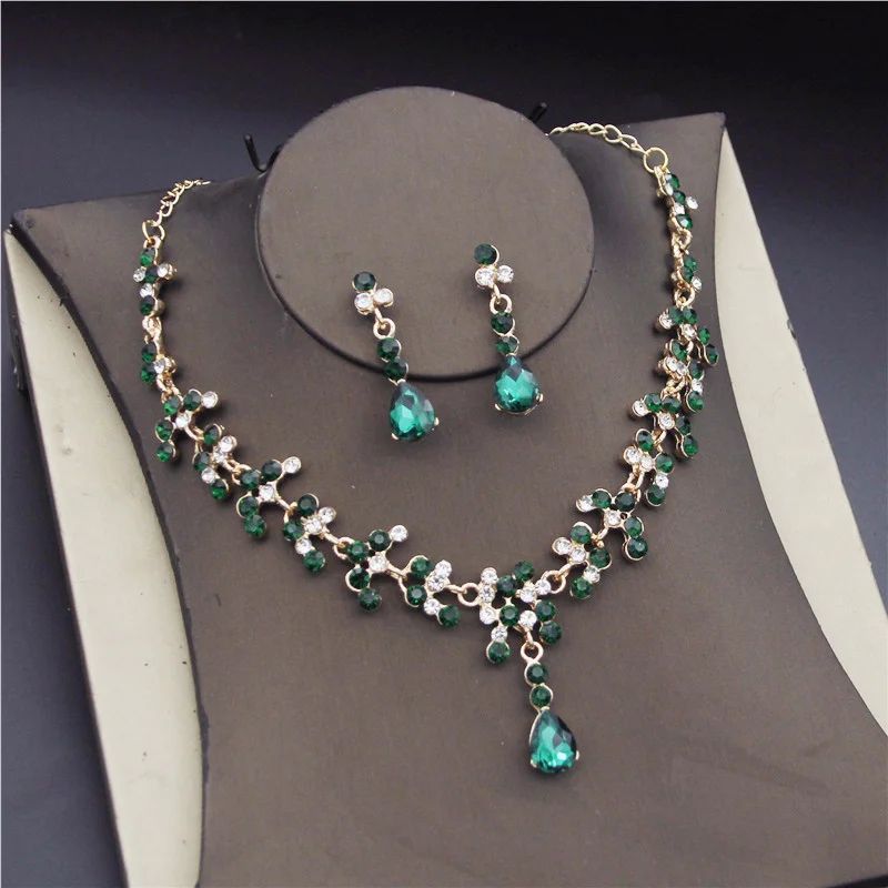 Metal color:Green necklace
