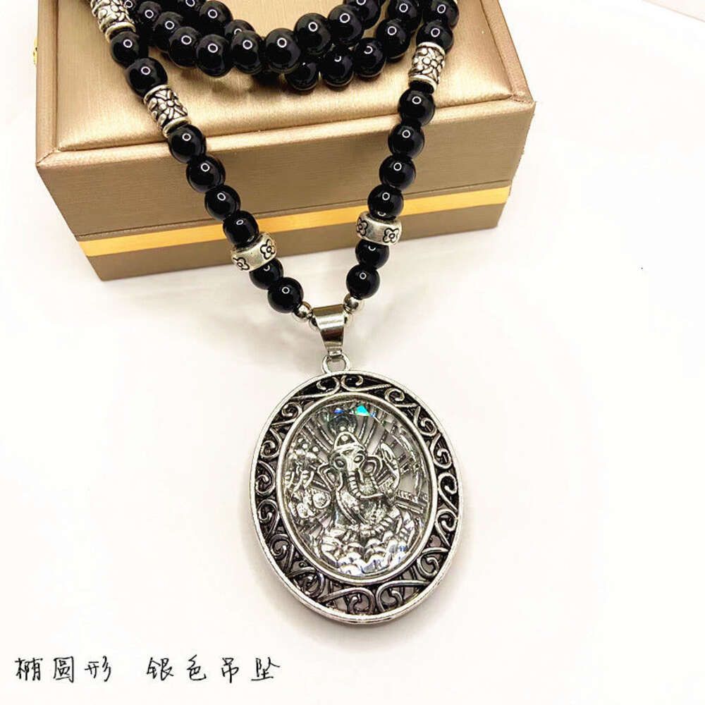 Collier de bouddha en argent ovale