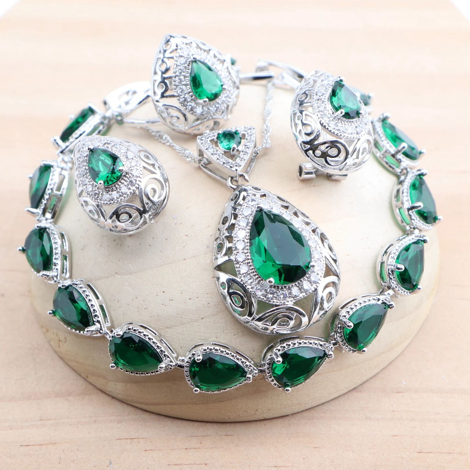 Gem Color:4PCS-greenRing Size:8