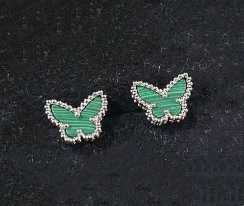 Boucle d'oreille en carreau vert platine