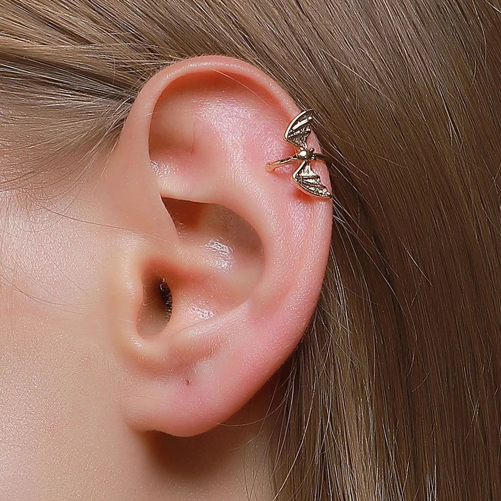Couleur métallique: boucles d'oreilles de chauve-souris