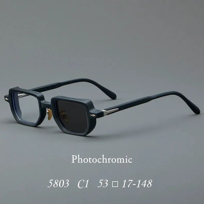 Photochromic C1