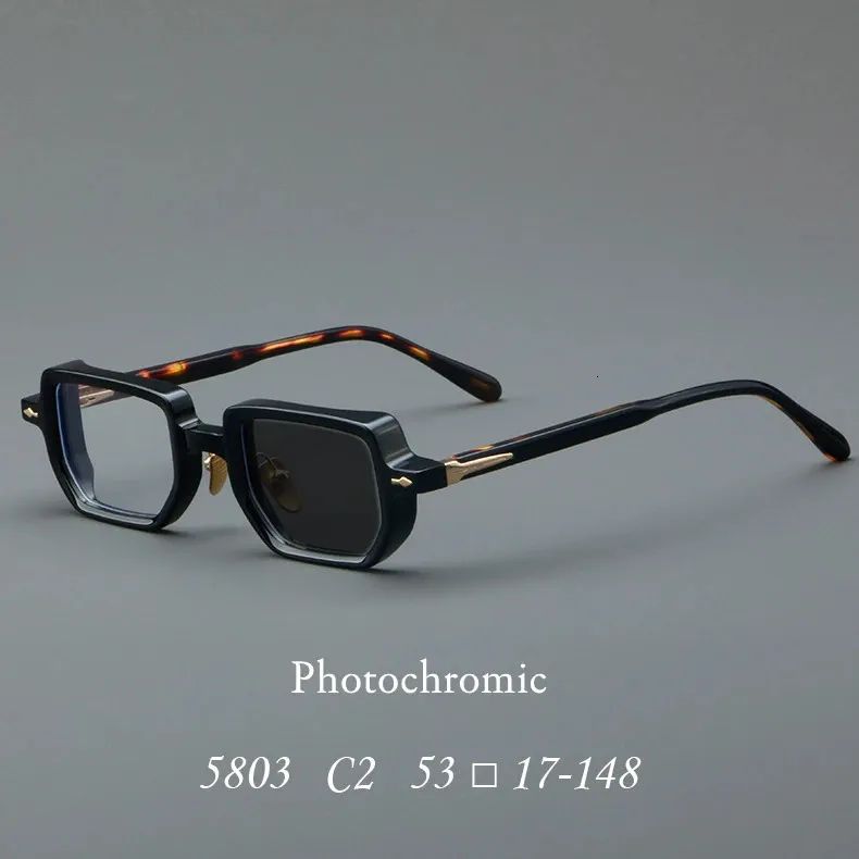 Photochromic C2