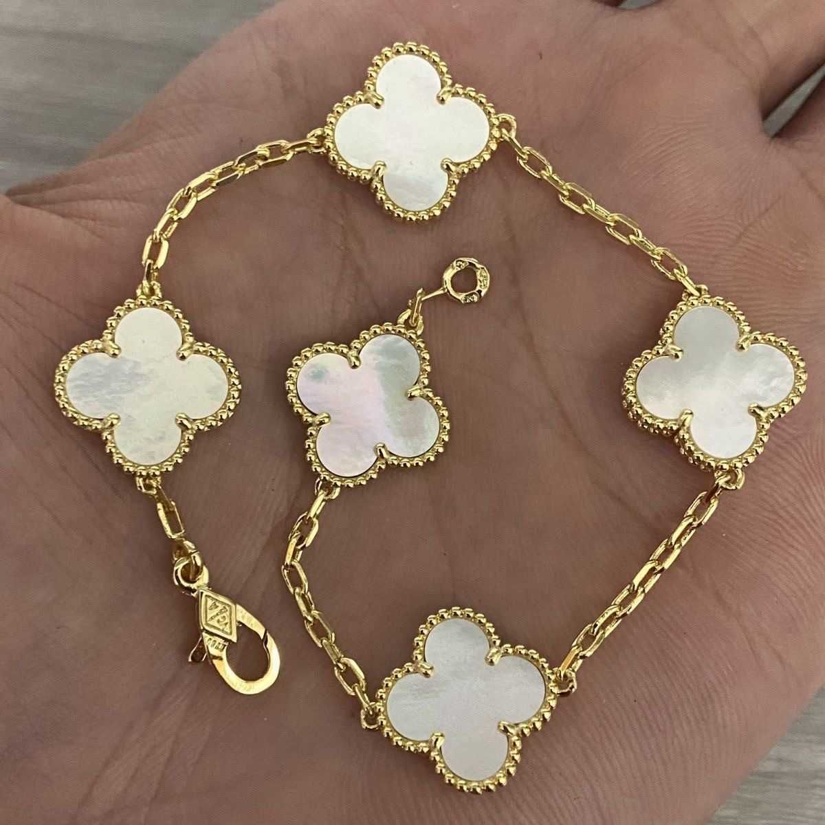 Golden White (five Flower Bracelet)