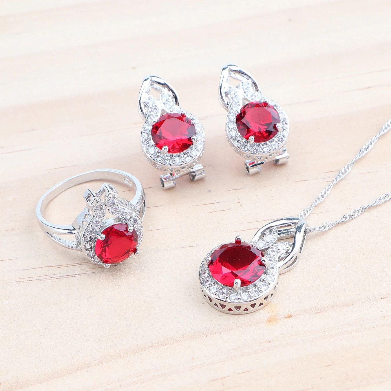 Gem Color:3PCS-RedRing Size:9