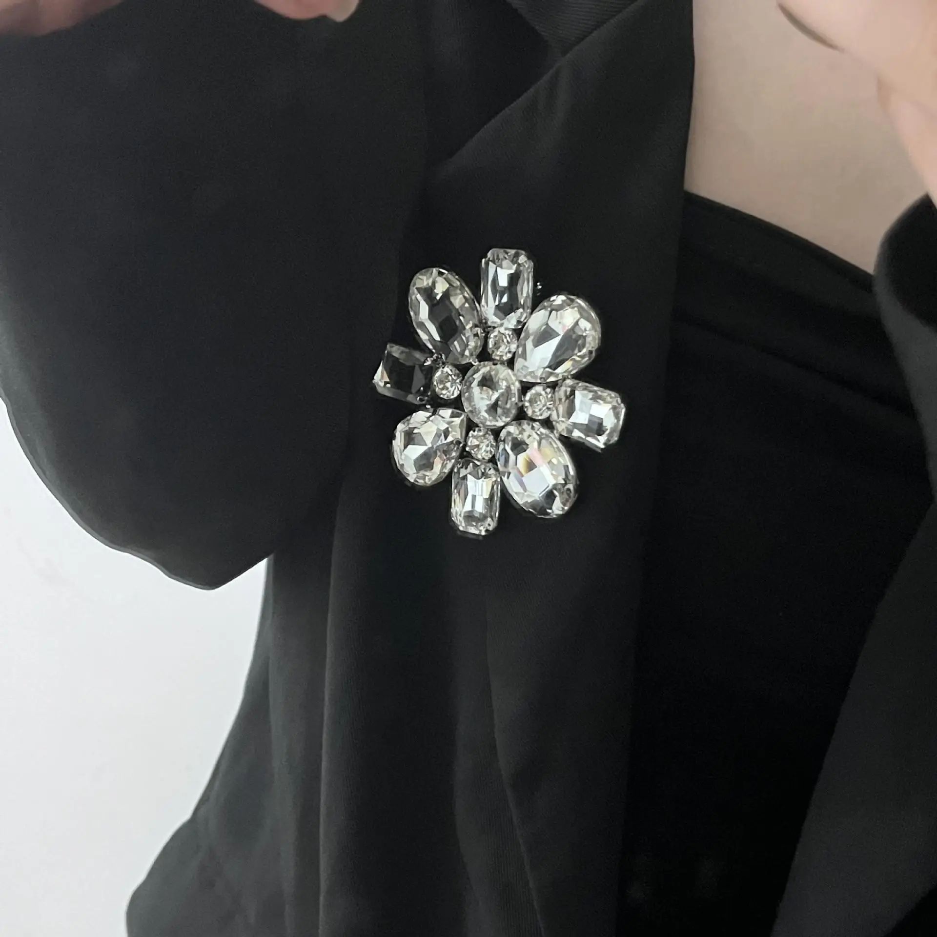 Cor de metal: broche