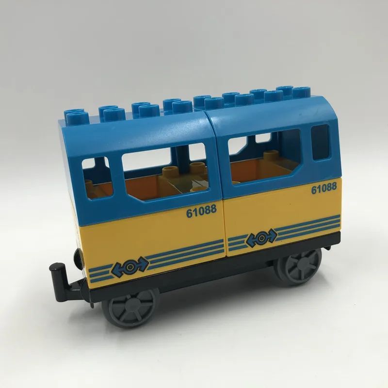 色：青い鉄道車