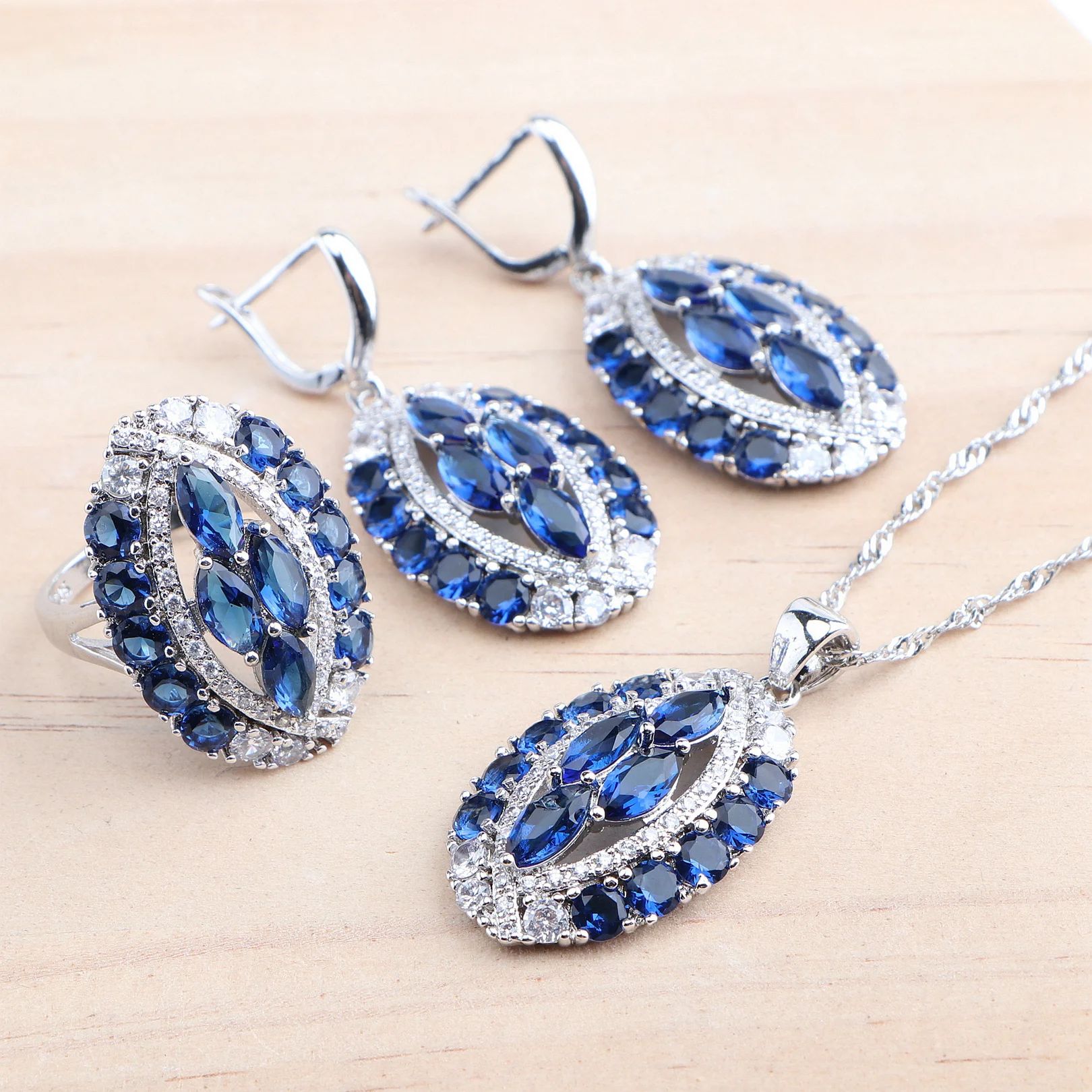 Gem Color:3PCS-BlueRing Size:6