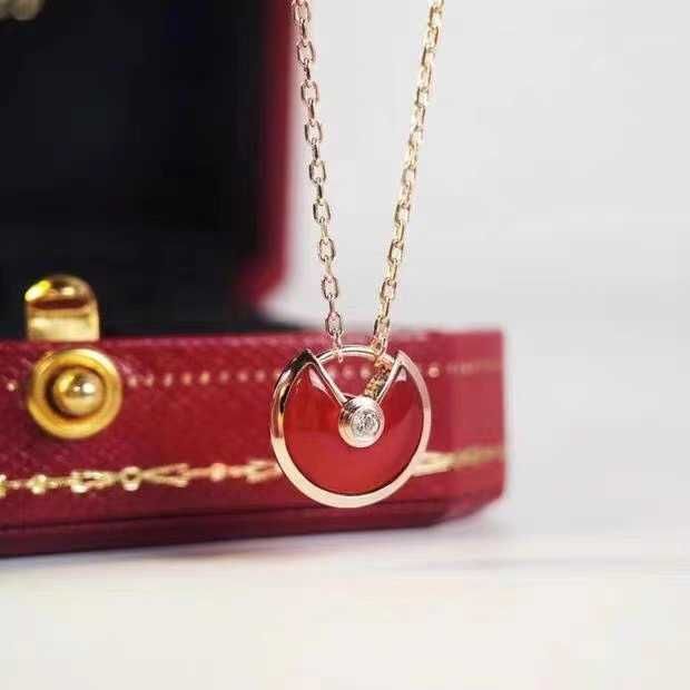 Talisman de paix en agate rouge or rose Nec