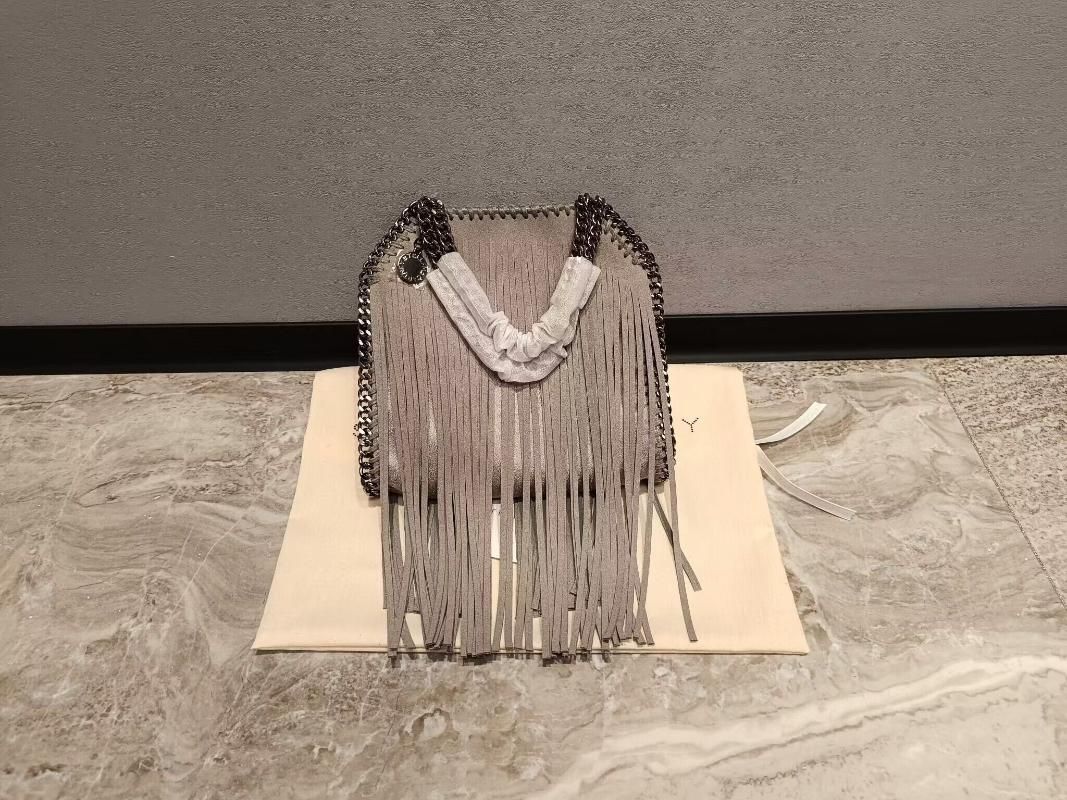 Grey tassel/silver chain